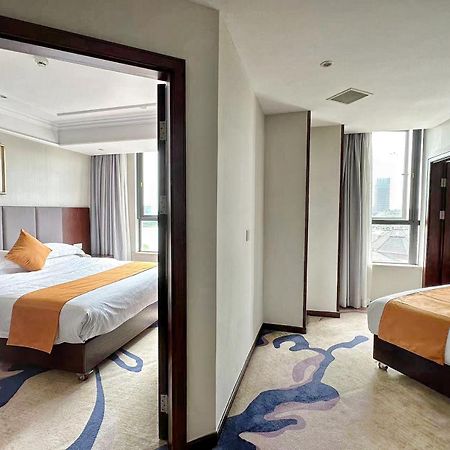Huzhou Wealth Hotel Экстерьер фото