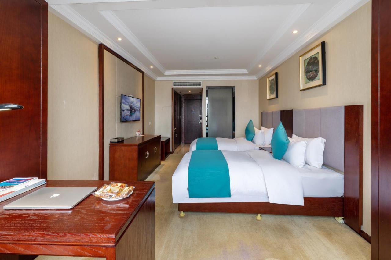 Huzhou Wealth Hotel Экстерьер фото