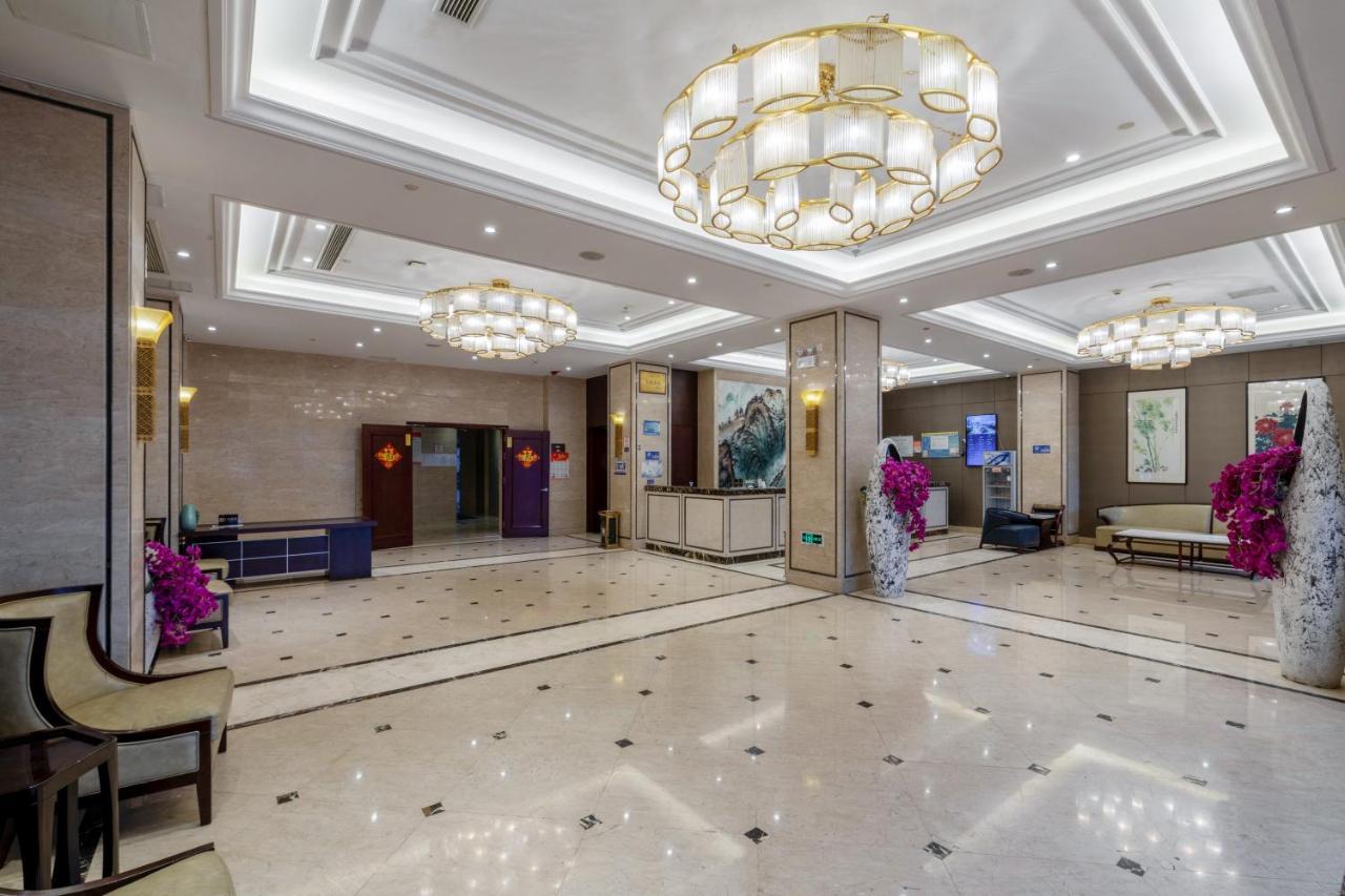 Huzhou Wealth Hotel Экстерьер фото