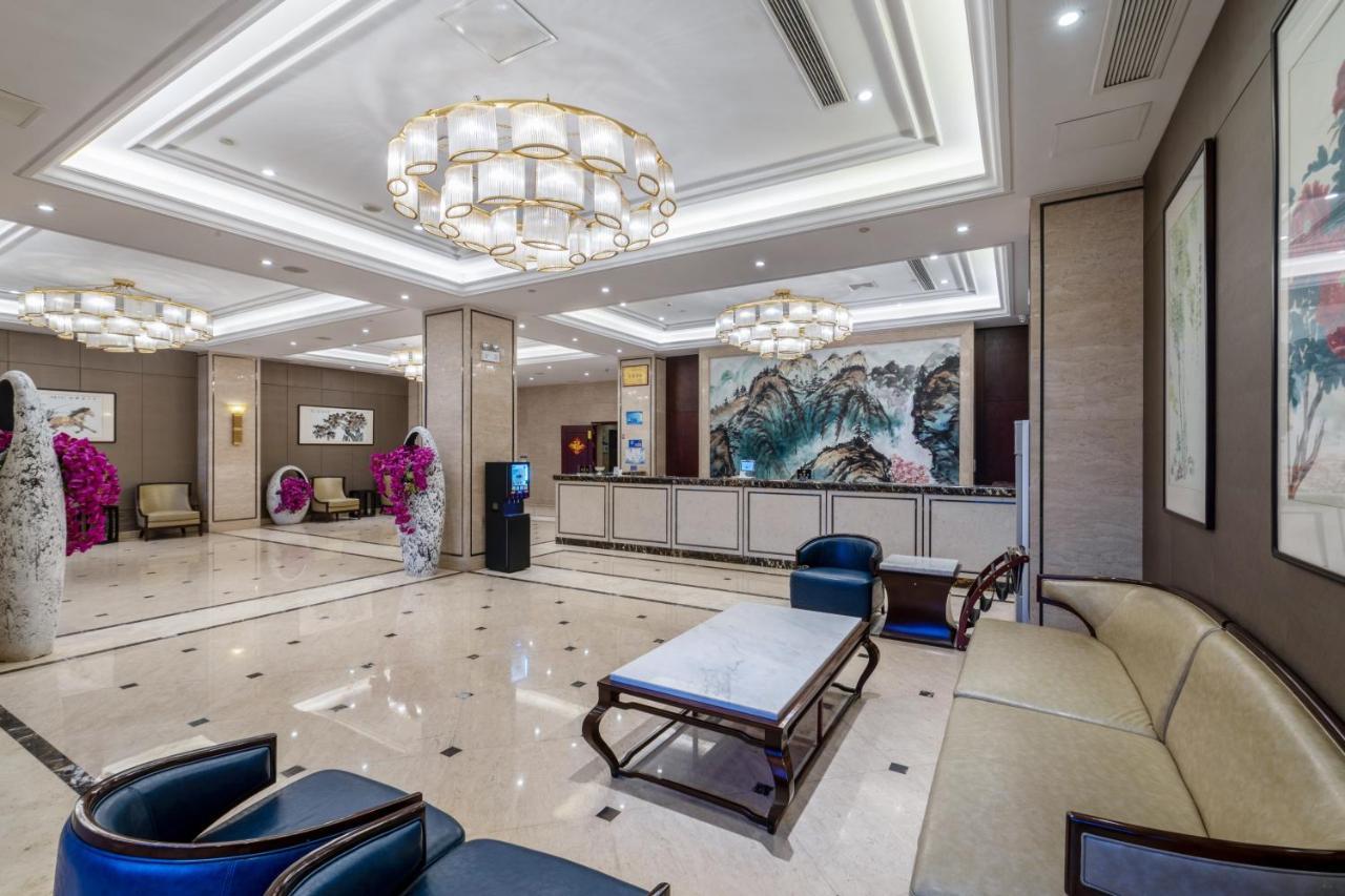 Huzhou Wealth Hotel Экстерьер фото
