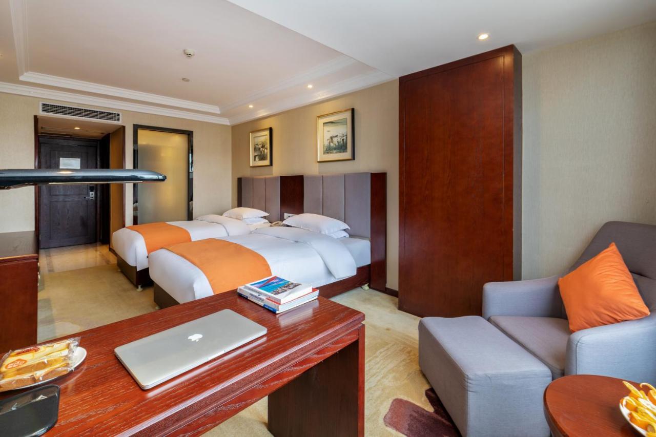 Huzhou Wealth Hotel Экстерьер фото