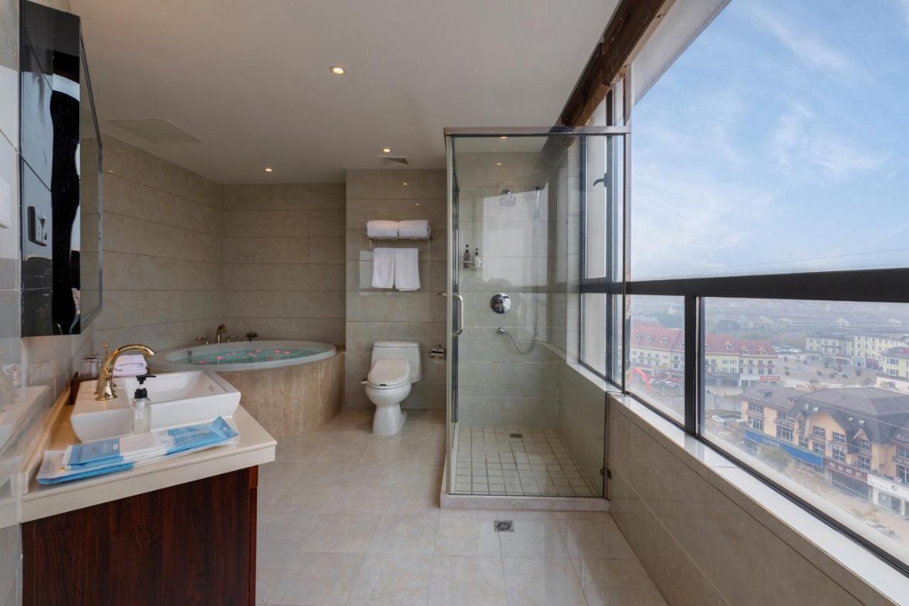 Huzhou Wealth Hotel Экстерьер фото