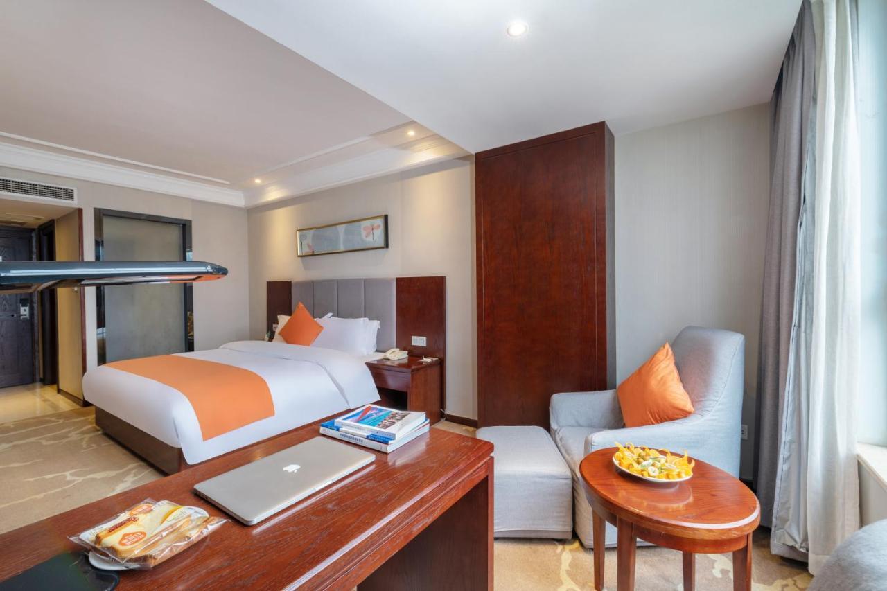 Huzhou Wealth Hotel Экстерьер фото