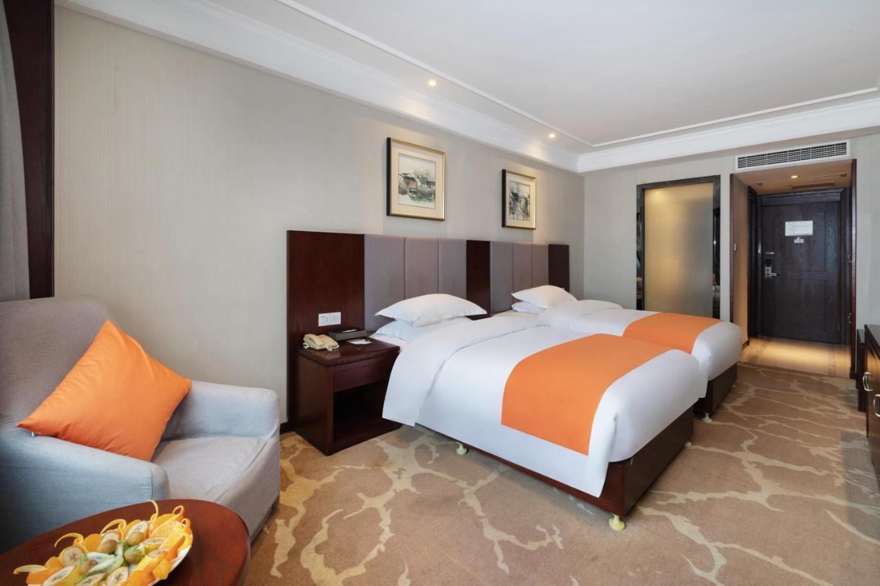 Huzhou Wealth Hotel Экстерьер фото