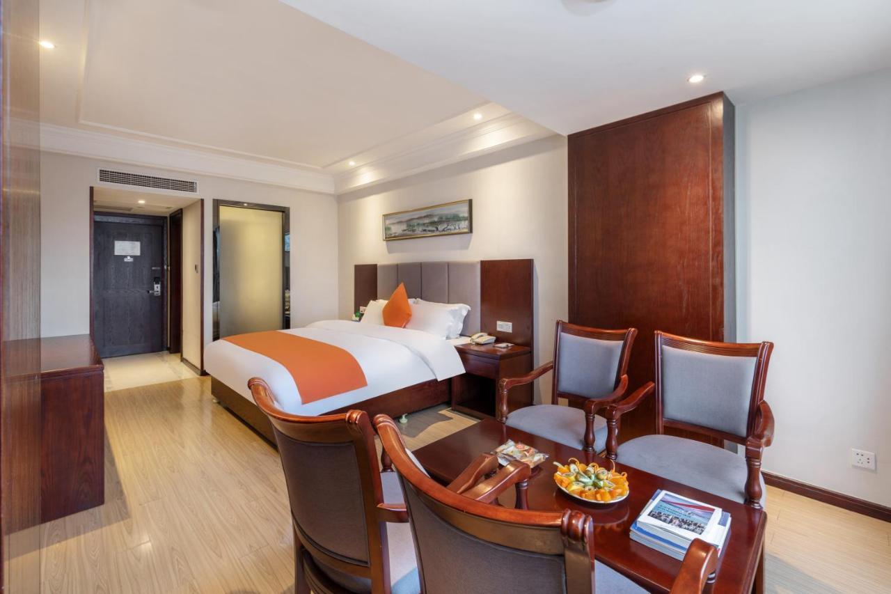 Huzhou Wealth Hotel Экстерьер фото
