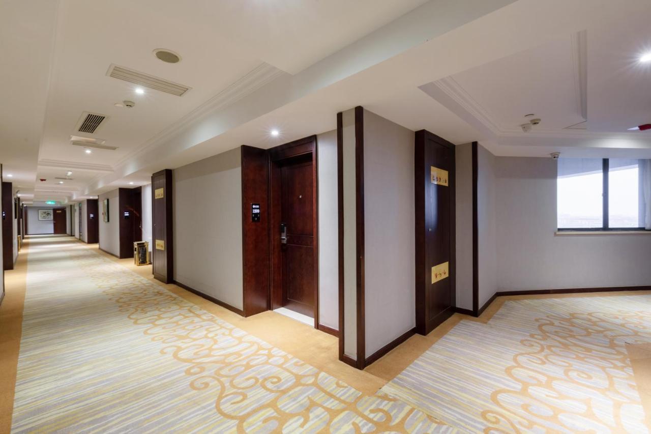 Huzhou Wealth Hotel Экстерьер фото