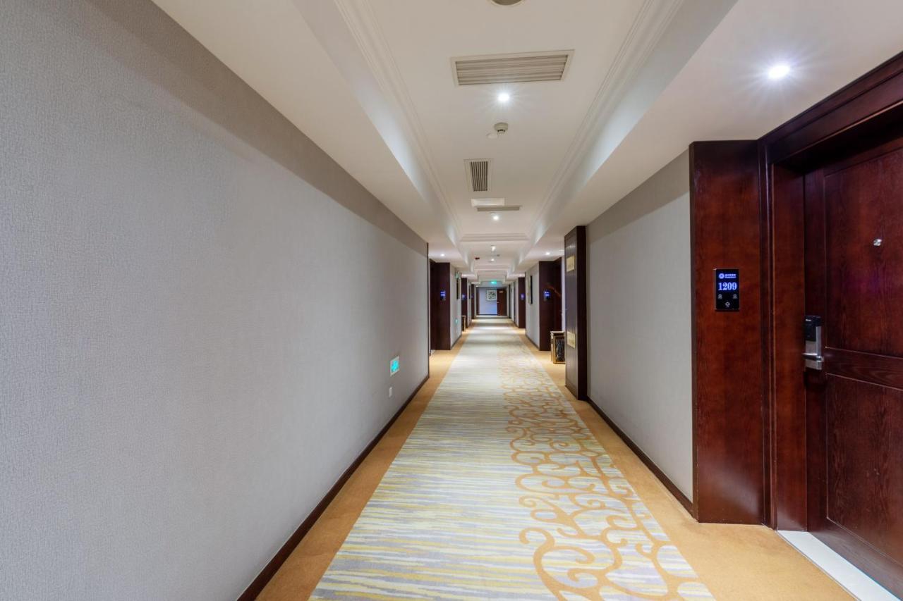 Huzhou Wealth Hotel Экстерьер фото