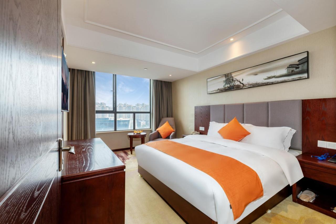 Huzhou Wealth Hotel Экстерьер фото