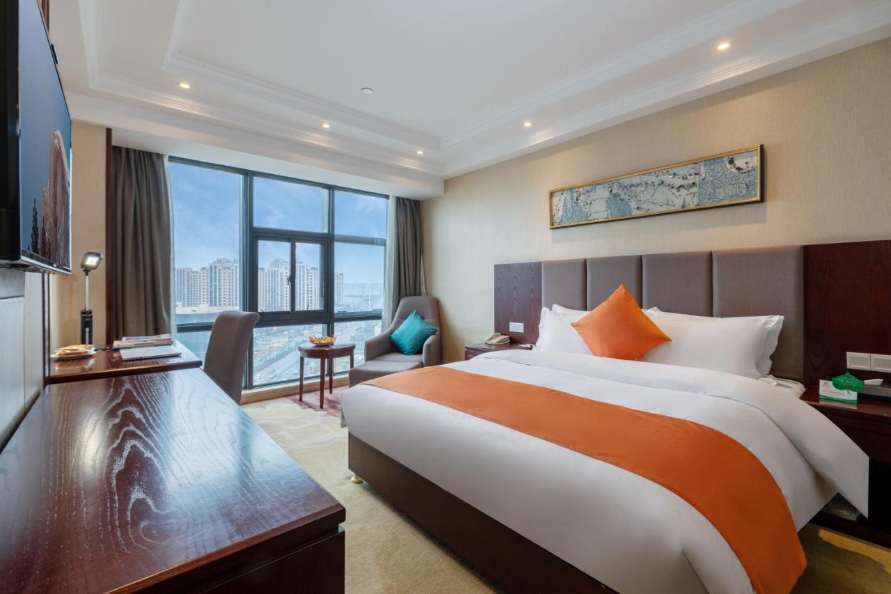 Huzhou Wealth Hotel Экстерьер фото
