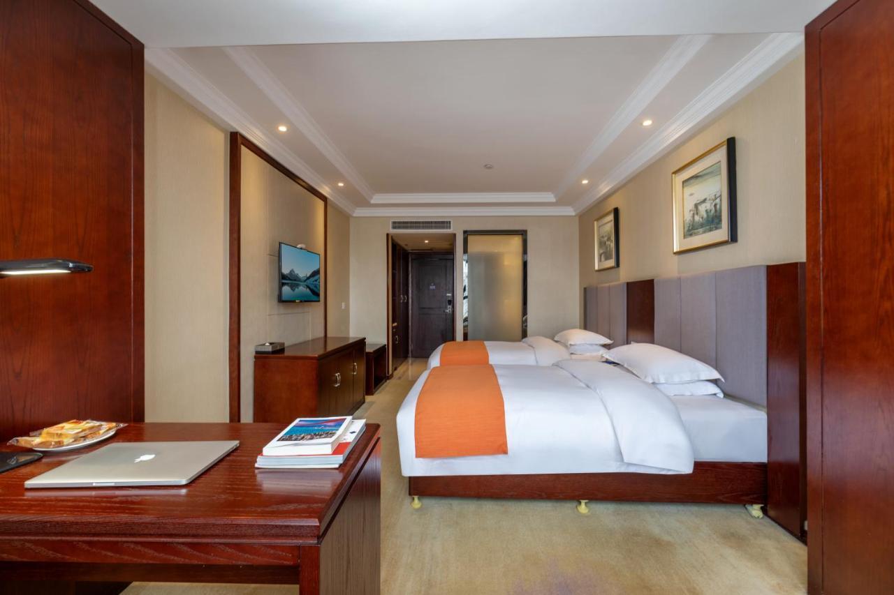 Huzhou Wealth Hotel Экстерьер фото
