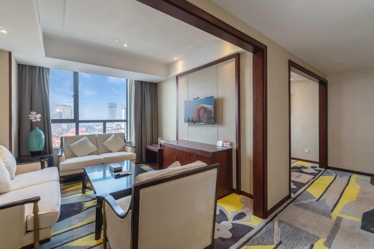 Huzhou Wealth Hotel Экстерьер фото