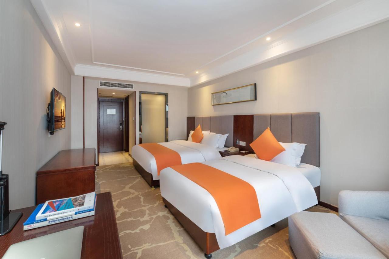 Huzhou Wealth Hotel Экстерьер фото