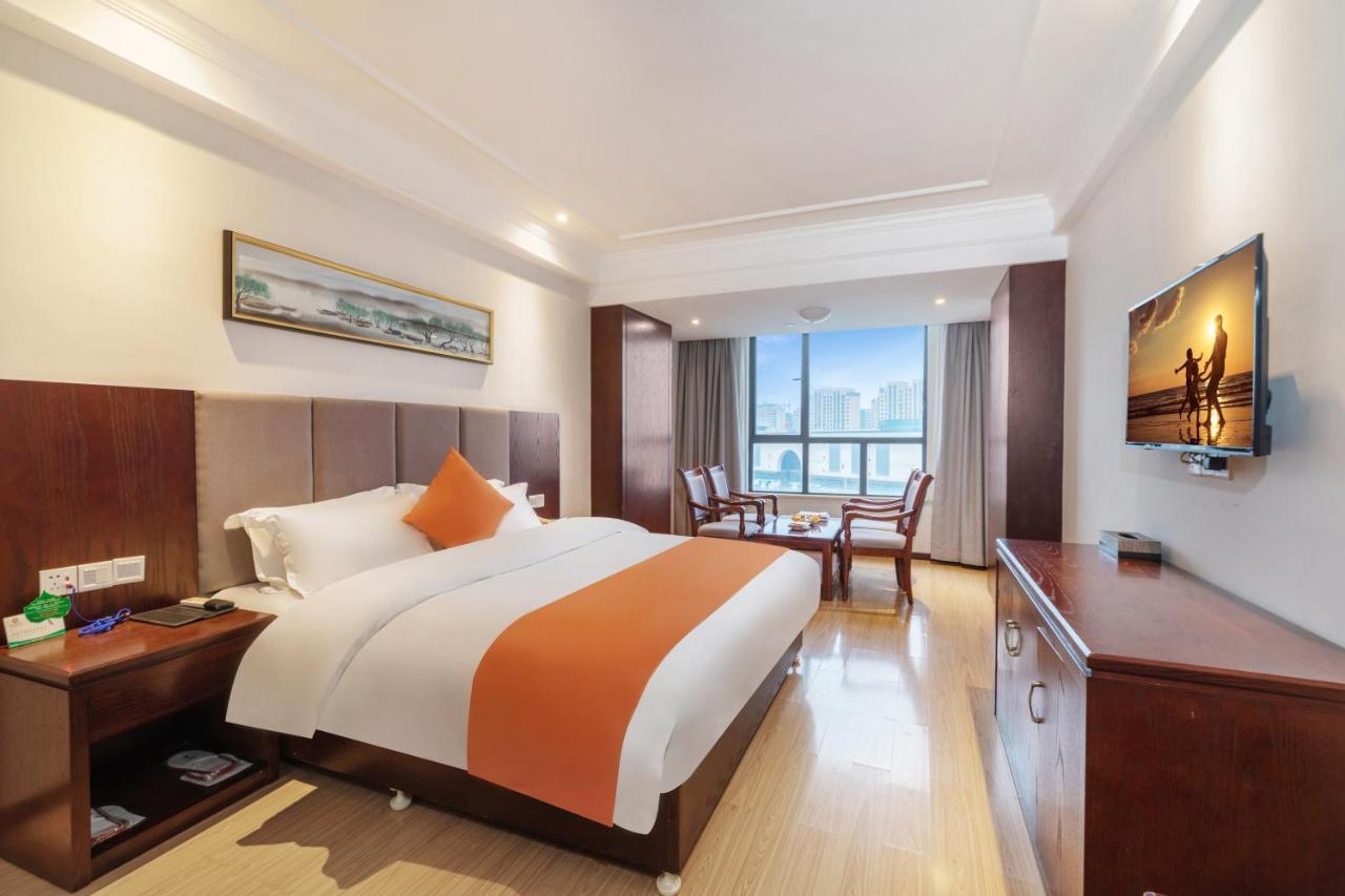 Huzhou Wealth Hotel Экстерьер фото
