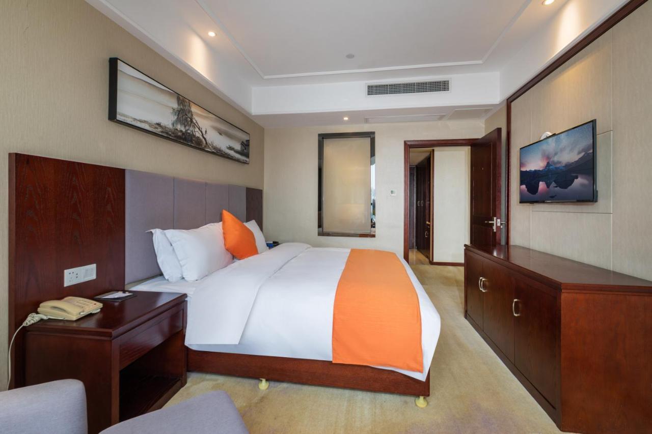 Huzhou Wealth Hotel Экстерьер фото