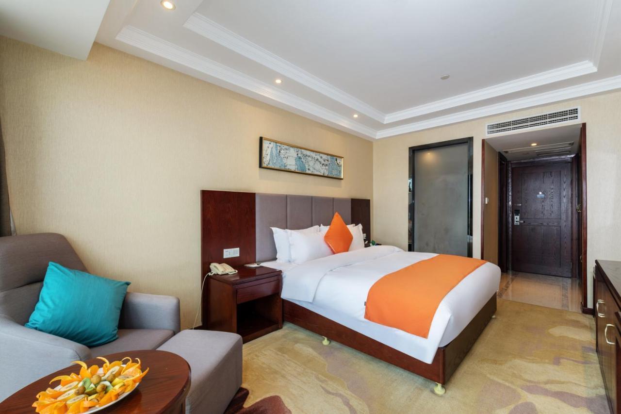 Huzhou Wealth Hotel Экстерьер фото