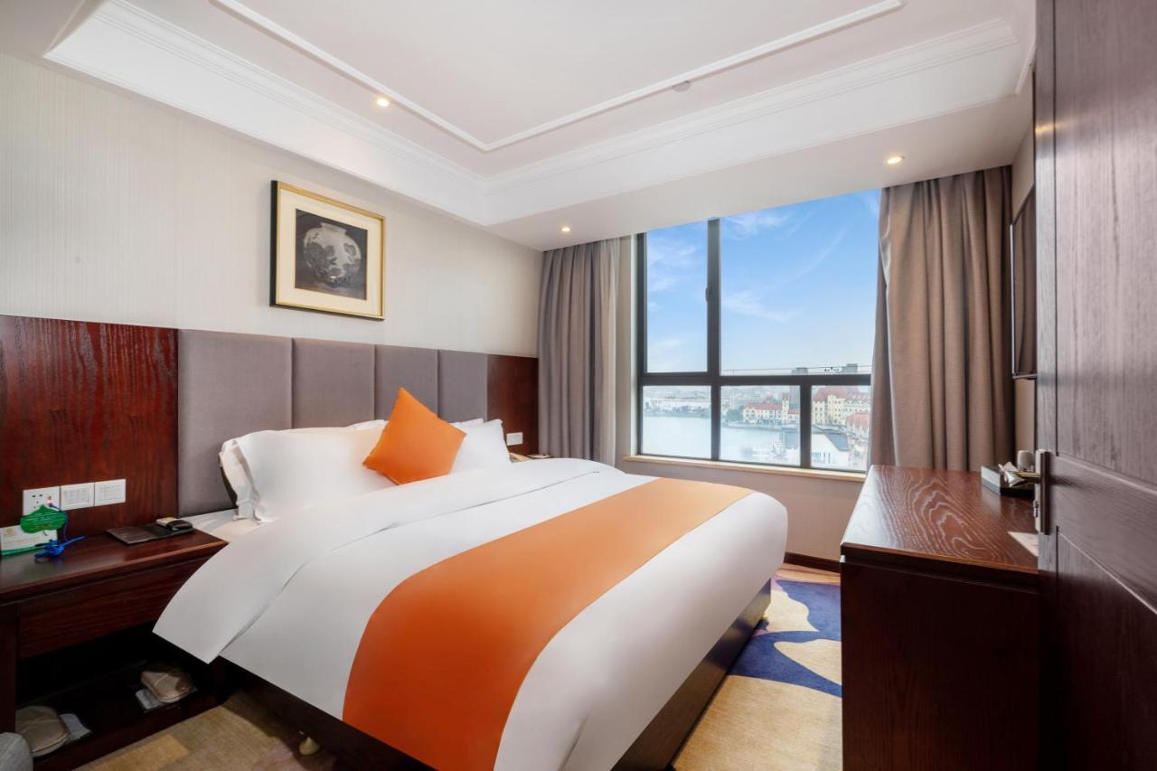 Huzhou Wealth Hotel Экстерьер фото