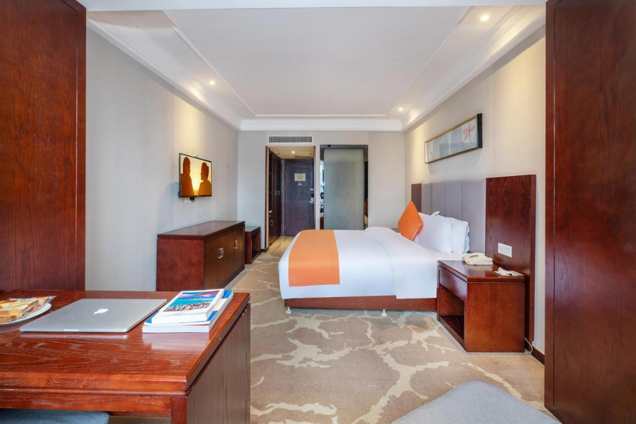 Huzhou Wealth Hotel Экстерьер фото