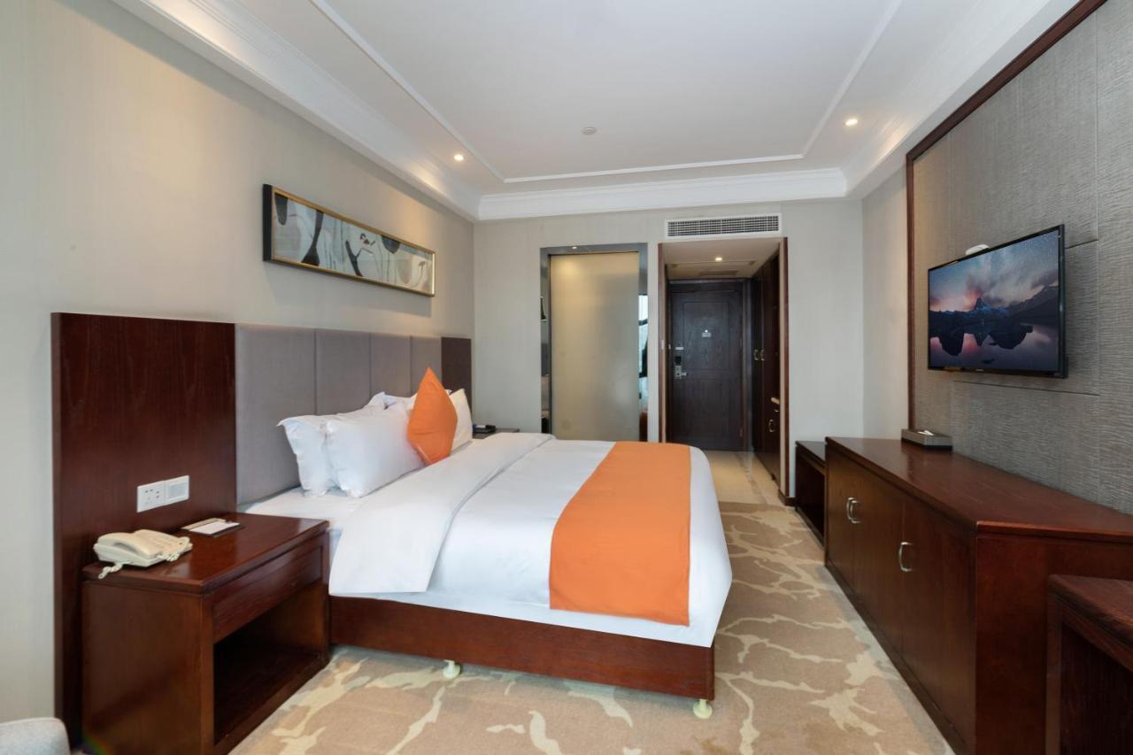 Huzhou Wealth Hotel Экстерьер фото