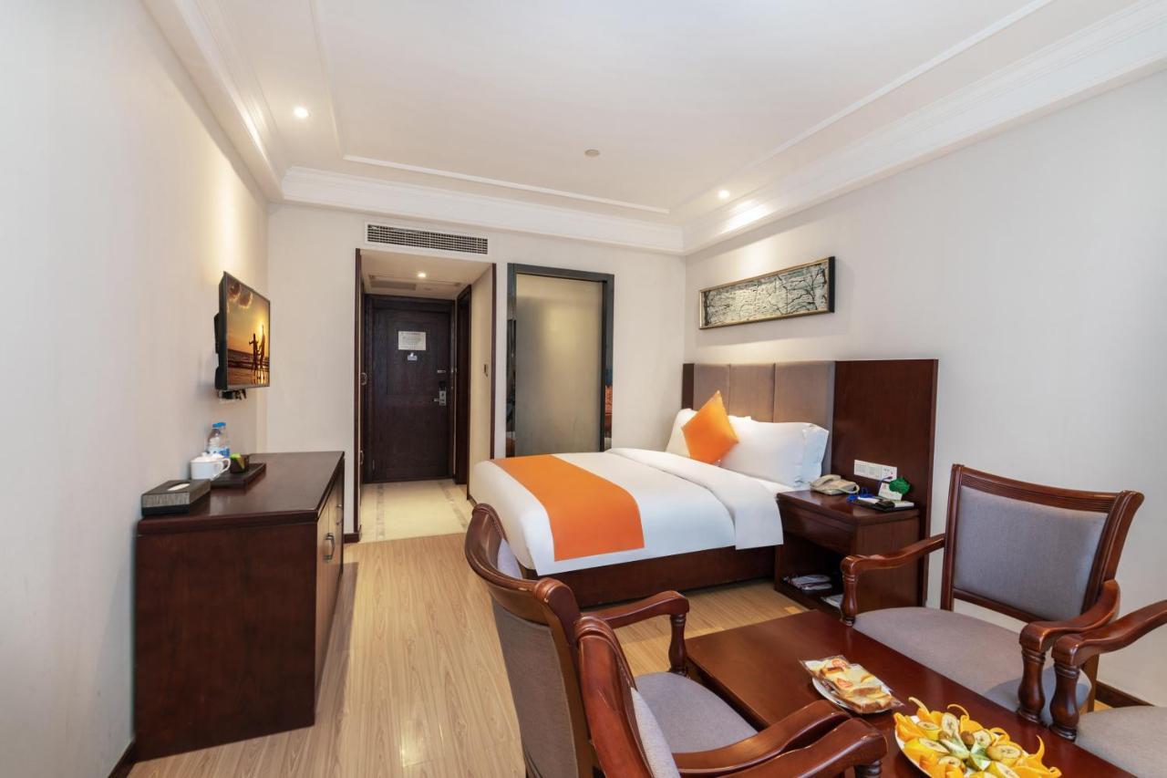 Huzhou Wealth Hotel Экстерьер фото