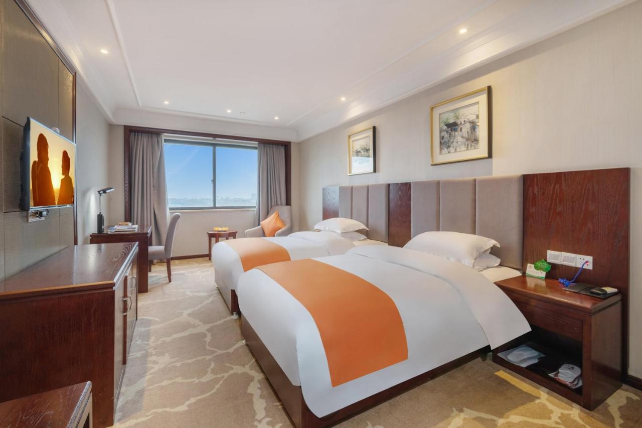 Huzhou Wealth Hotel Экстерьер фото