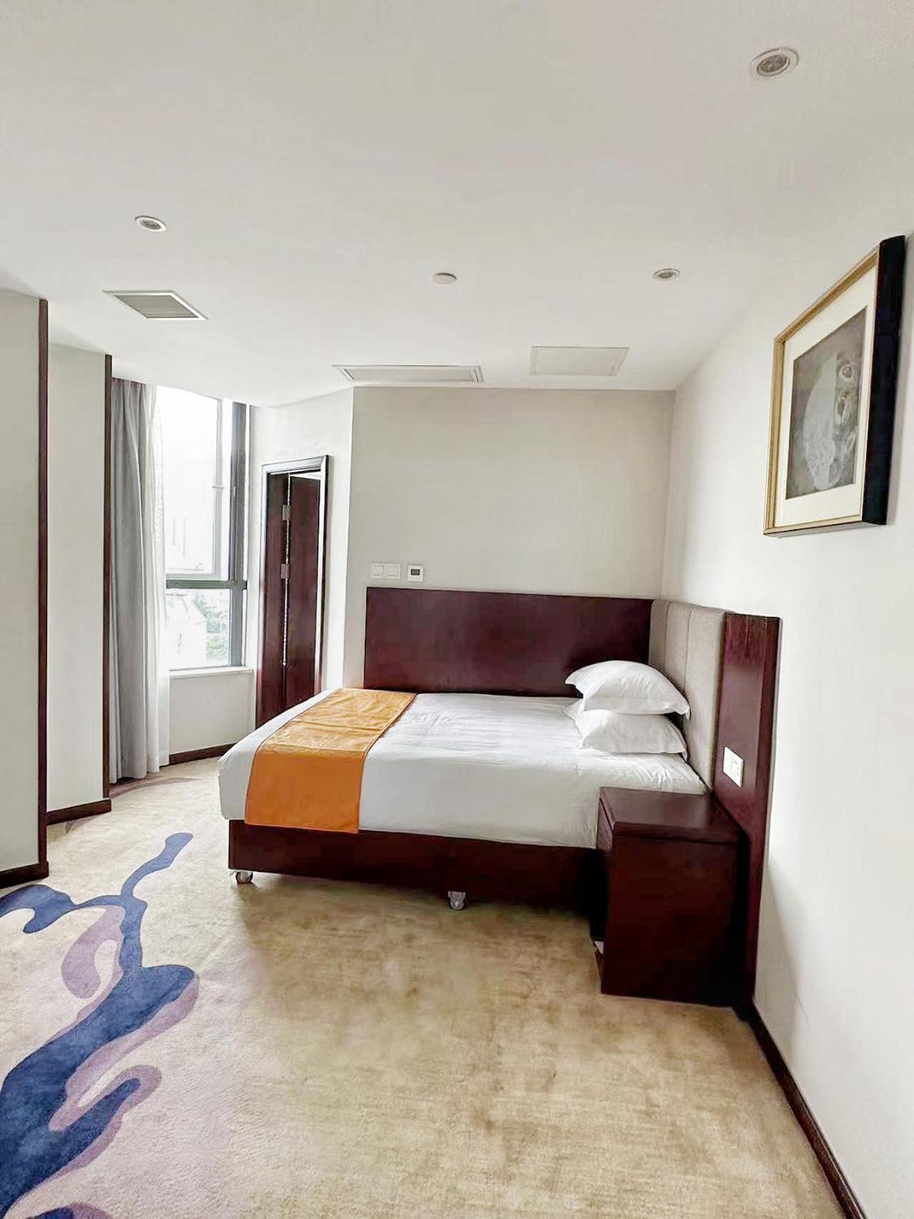 Huzhou Wealth Hotel Экстерьер фото